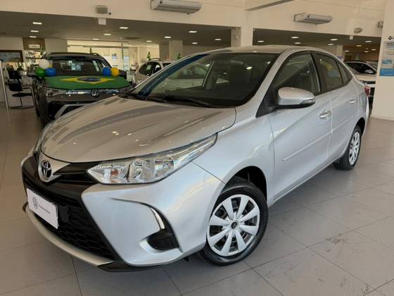 TOYOTA YARIS 1.5 16V FLEX SEDAN XL LIVE MULTIDRIVE TOYOTA YARIS 1.5 16V FLEX SEDAN XL LIVE MULTIDRIVE